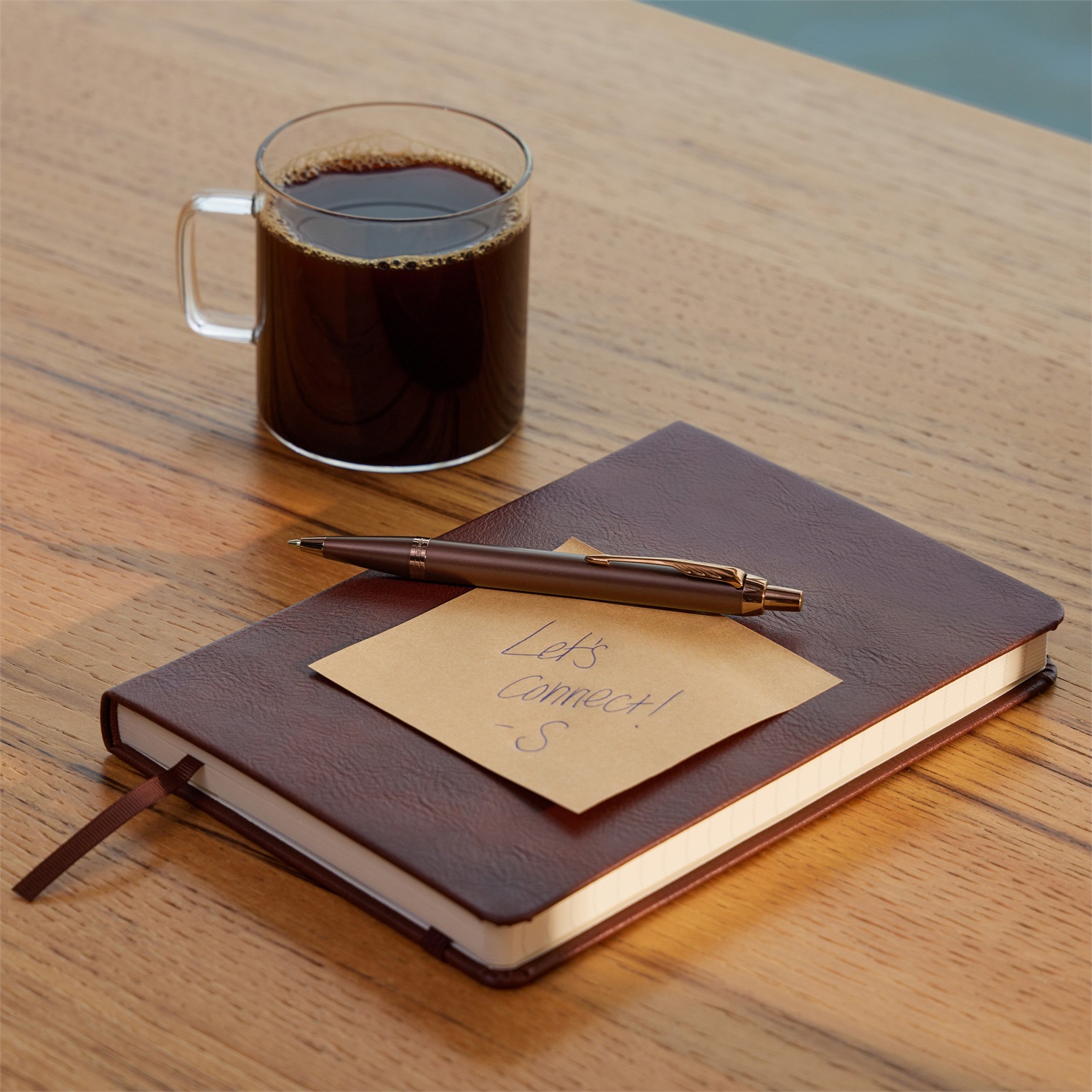 Parker IM Monochrome Penna a Sfera Blu - Finitura Burgundy, Punta Media, Confezione Regalo