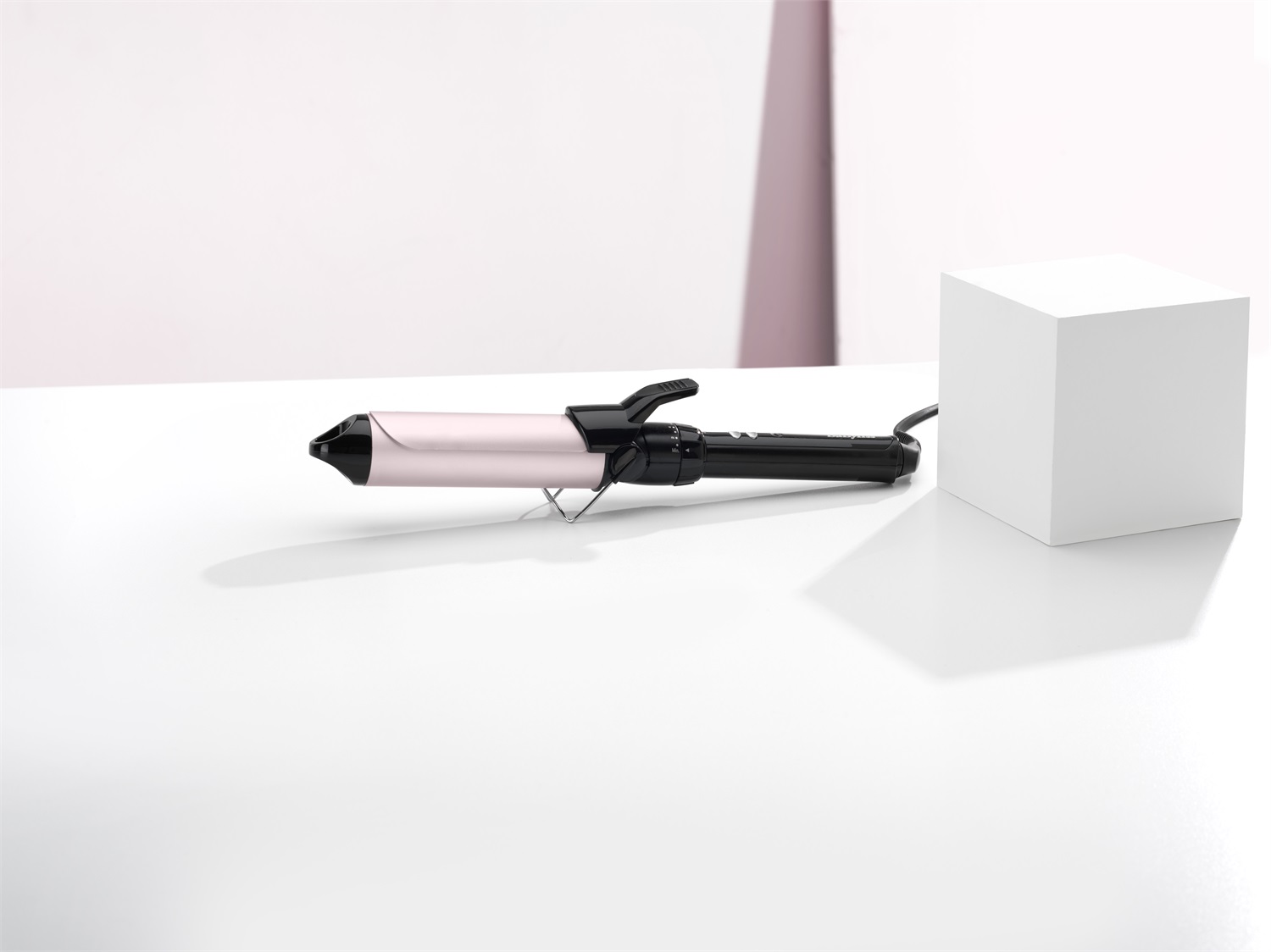 BaByliss C338E Ferro Arricciacapelli 38mm Satin Touch - 10 Temperature, Riscaldamento Rapido, Supporto Integrato, Nero e Rosa