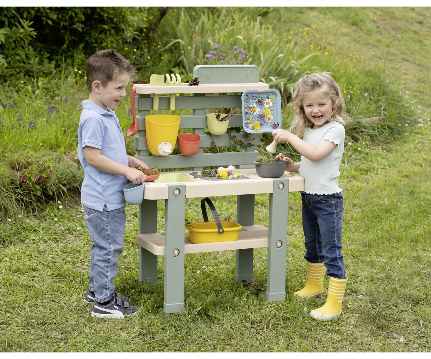 Smoby Laboratorio dei Pasticci - Cucina da Esterno in Plastica Riciclata, Resistente ai Raggi UV, con 11 Accessori, per Bambini dai 3 Anni