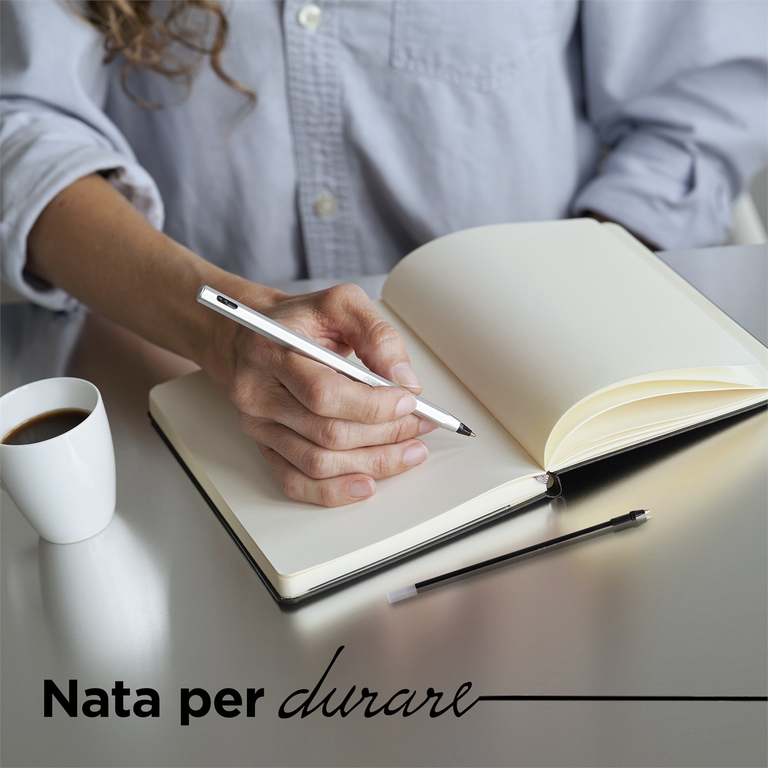 BIC Cristal Re'New - Penna a Sfera Ricaricabile Nera 1mm con Fusto in Metallo e 2 Ricariche Incluse