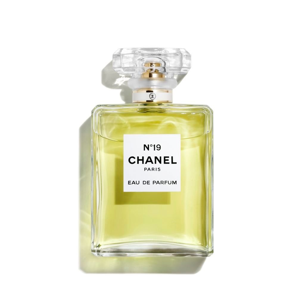 CHANEL N°19 Eau de Parfum 100ml - Profumo audace con note verdi di galbano e cipriate di iris