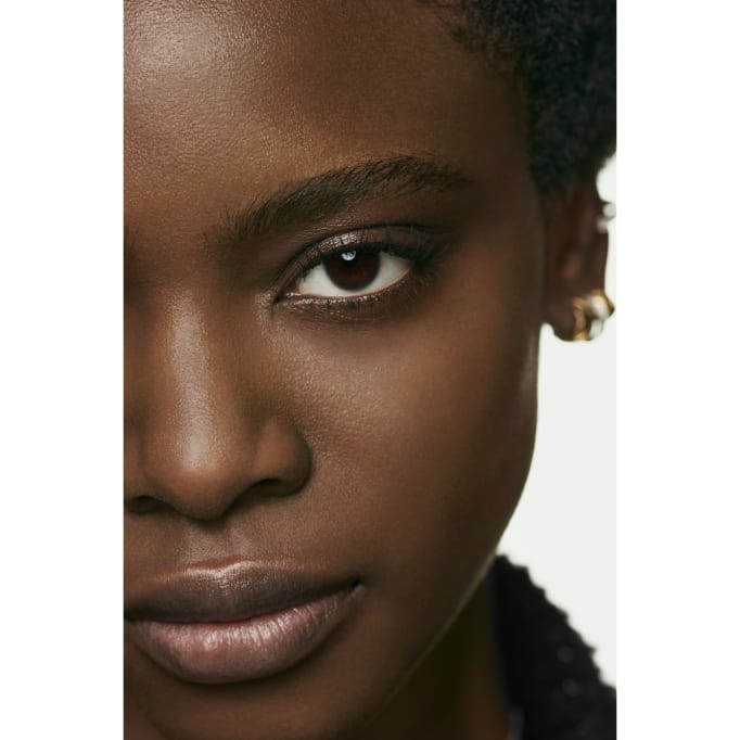 CHANEL Les Beiges Teint Belle Mine Naturelle Fondotinta Liquido B160 - 30 ml, Effetto Radioso e Naturale, Lunga Tenuta