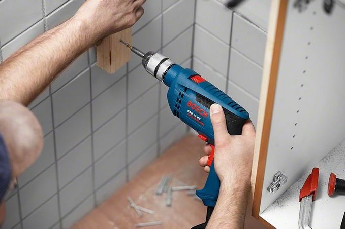 Bosch GSB 13 RE Trapano a Percussione 600W, 2800 Giri/min, Mandrino Autoserrante 13mm, Peso 1,8 kg