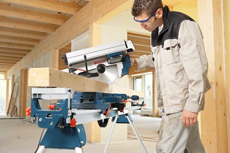 Bosch GTM 12 JL Professional - Troncatrice Combinata Multifunzionale 1800 W, 3800 Giri/min, Lama da 305 mm, Precisione con Laser Integrato
