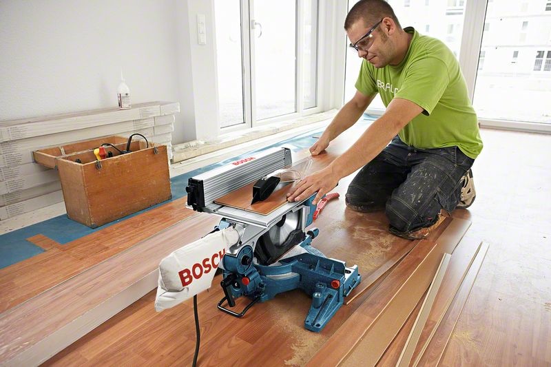 Bosch GTM 12 JL Professional - Troncatrice Combinata Multifunzionale 1800 W, 3800 Giri/min, Lama da 305 mm, Precisione con Laser Integrato