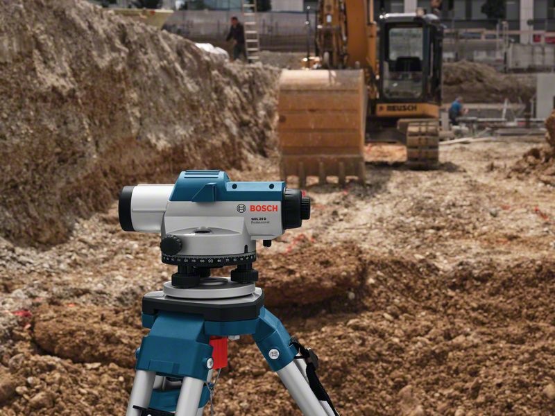 Bosch GOL 32 D Professional - Livella Ottica 32x, Raggio d'Azione fino a 120m, Protezione IP54, Peso 1,5kg, in Valigetta