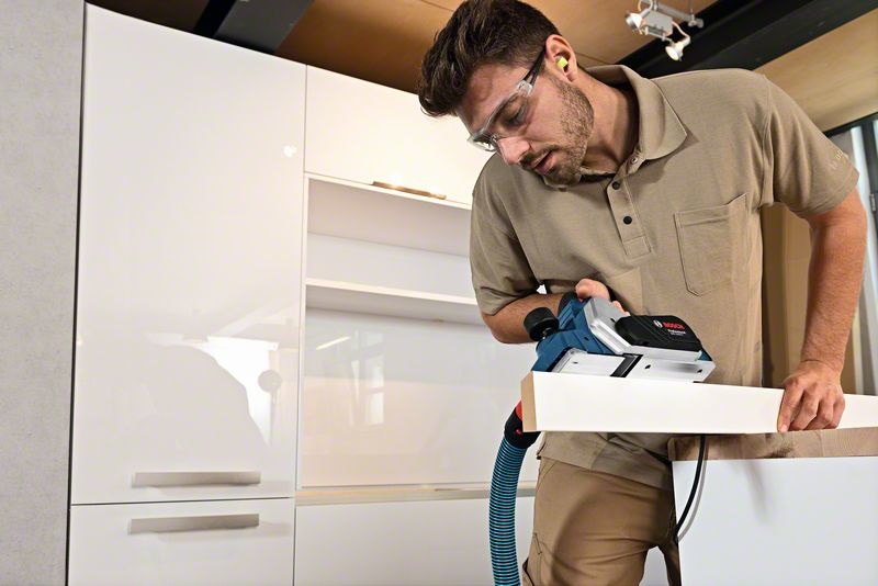 Bosch Professional GHO 16-82 Piallatrice 630 W con Piastra in Alluminio e Profondità di Taglio fino a 1,6 mm