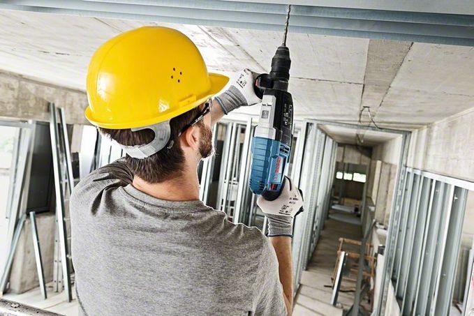 Bosch GBH 2-28 F Martello Perforatore SDS Plus 880 W, 4000 Giri/min, 3,1 kg, Mandrino Autoserrante 13 mm, KickBack Control, in L-Boxx
