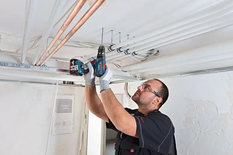 Bosch GSB 18V-28 Professional Trapano Avvitatore a Percussione 18V, 1900 Giri/min, Mandrino Autoserrante da 13 mm, Senza Batteria