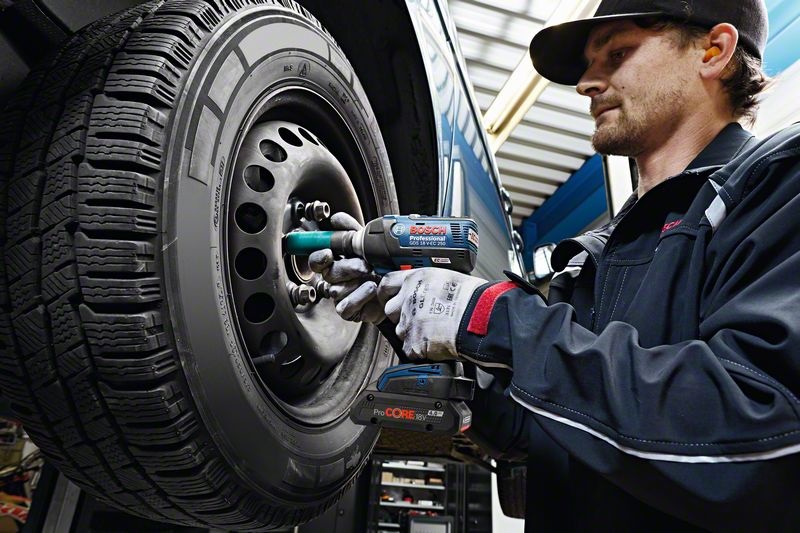 Bosch Batteria ProCORE 18V 4.0Ah - Ioni di Litio, Compatta e Leggera, Prestazioni Standard, Tecnologia COOLPACK 2.0