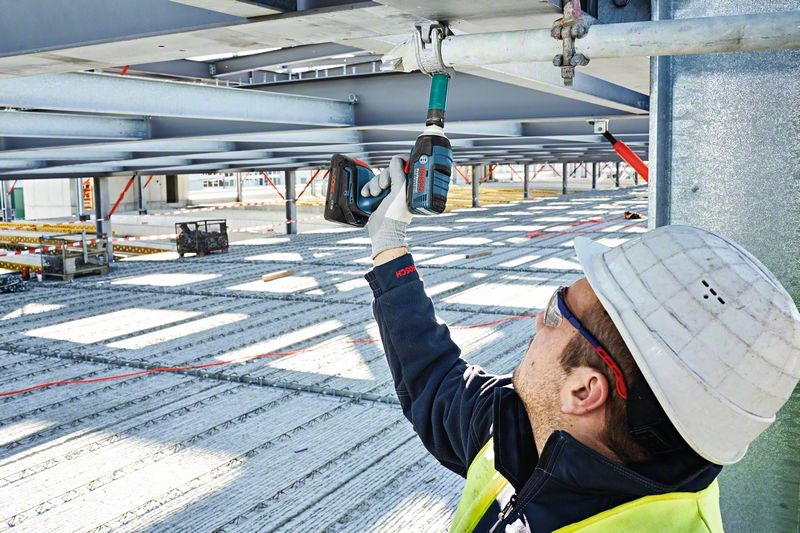 Bosch Batteria ProCORE 18V 4.0Ah - Ioni di Litio, Compatta e Leggera, Prestazioni Standard, Tecnologia COOLPACK 2.0