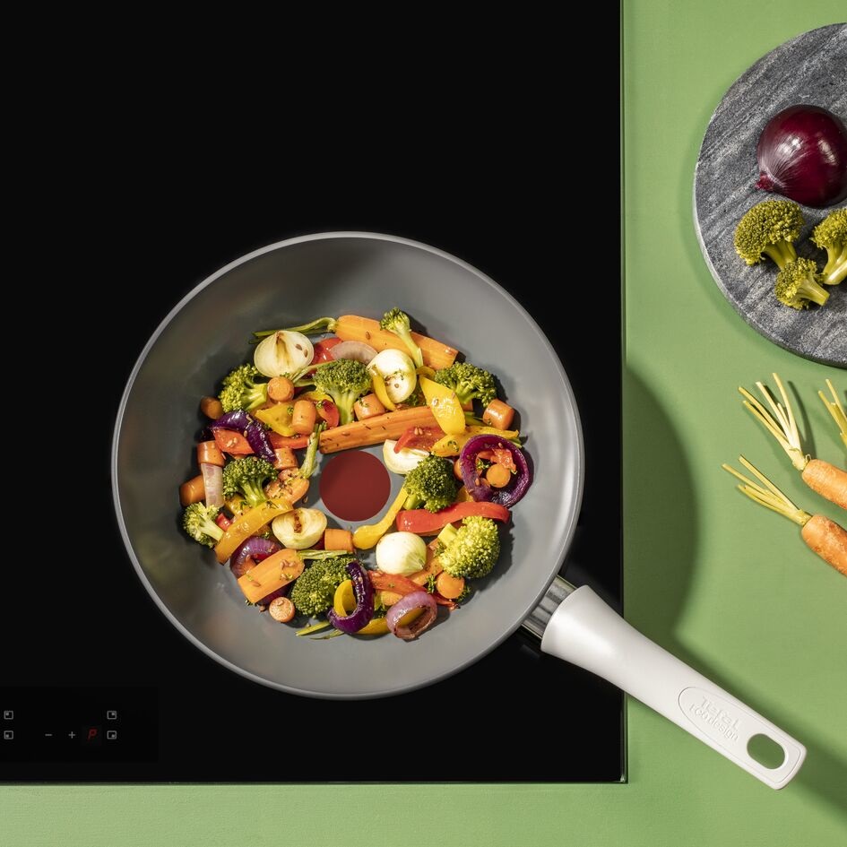 Tefal Renew On - Wok 28 cm in Alluminio Riciclato con Rivestimento Antiaderente Ceramico, Adatto a Induzione e Forno