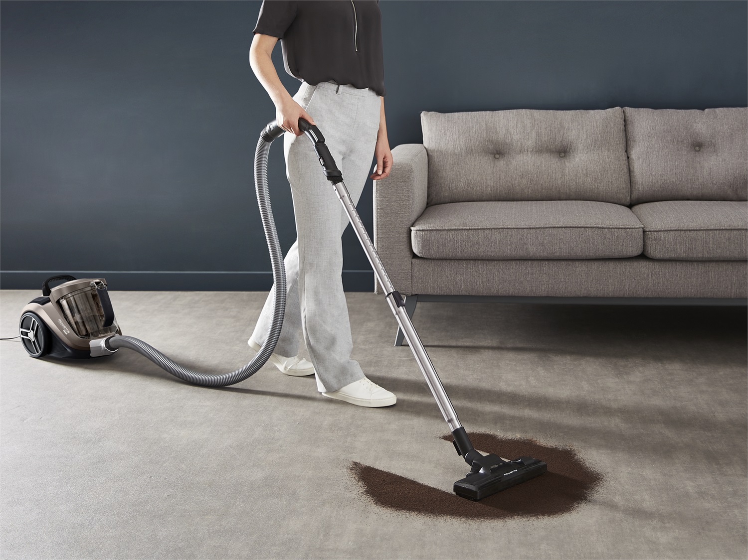 Rowenta Compact Power XXL RO4B50 Aspirapolvere Senza Sacco 2.5L 900W Design Compatto con Filtraggio a 3 Livelli e 2 Accessori