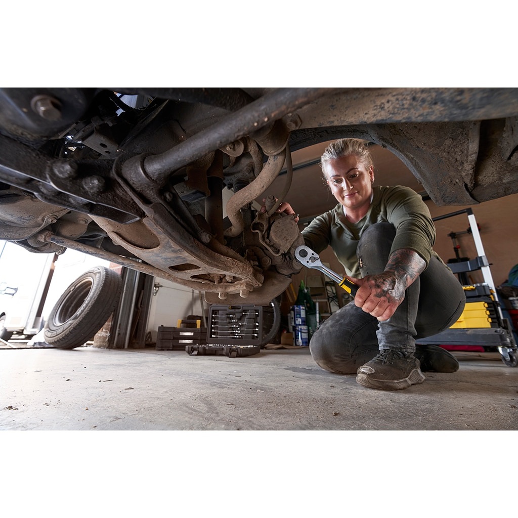 STANLEY STMT98109-1 Set di Attrezzi Completo con 142 Utensili, Cassetta Porta Attrezzi Robusta e Versatile