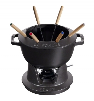 Staub Set Fonduta Gourmet 2,3 L Nero - Include Tegame, Coperchio, Fornello e 6 Forchette, Adatto per Fonduta di Formaggio, Cioccolato e Carne