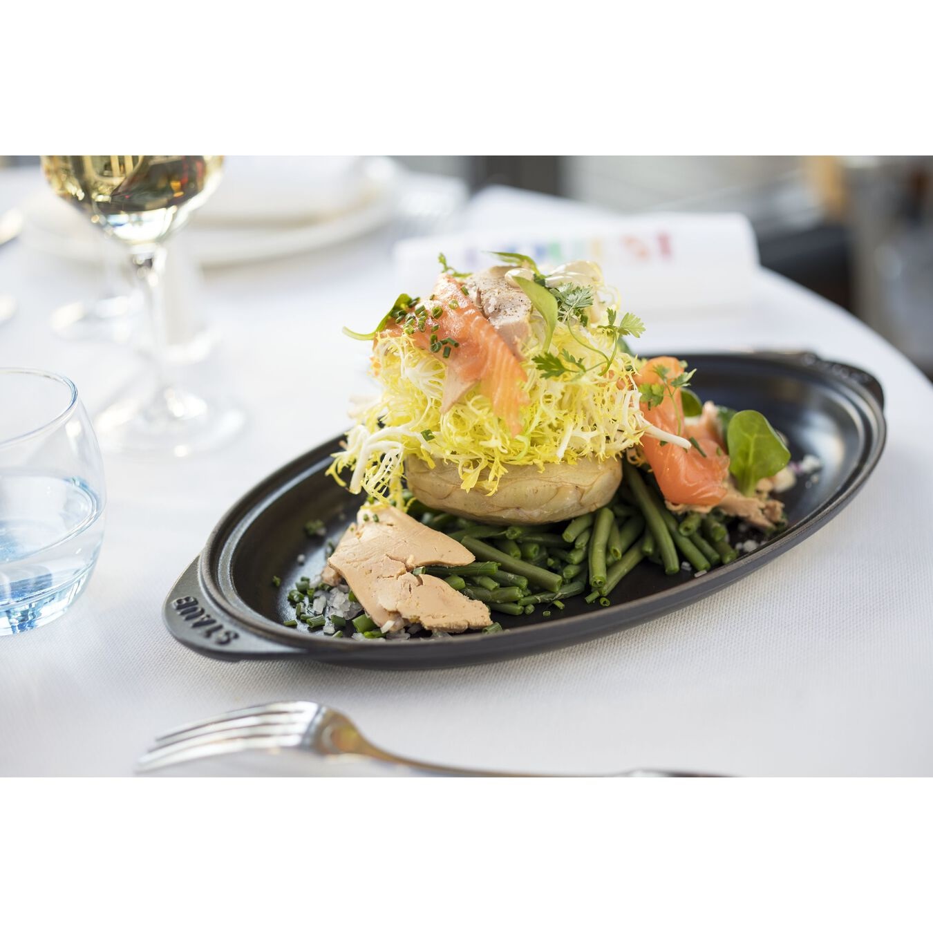 Staub Specialities Pirofila Ovale in Ghisa 31 cm, Nero - Ideale per Cottura e Servizio