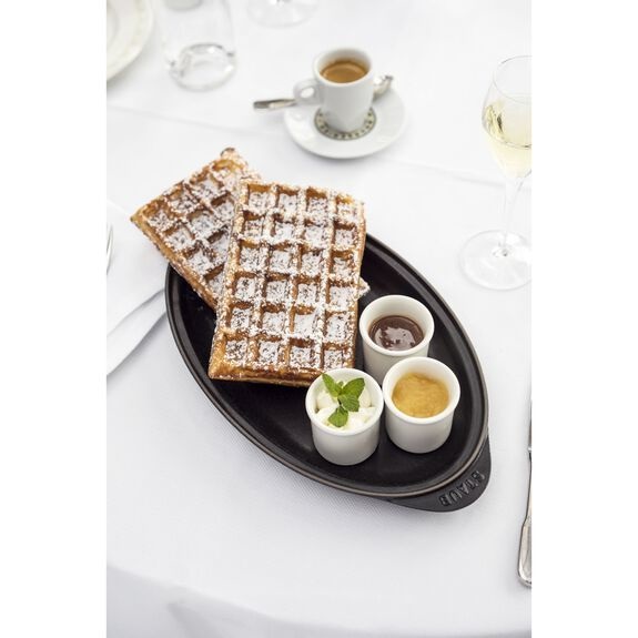 Staub Specialities Pirofila Ovale in Ghisa 31 cm, Nero - Ideale per Cottura e Servizio