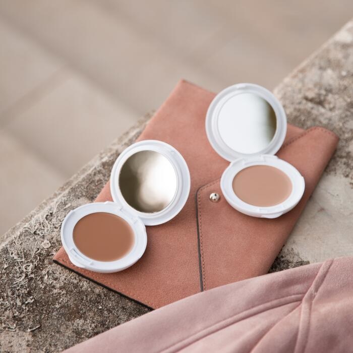 Avene Compatto Solare SPF 50 Colore Sabbia 10 g - Alta Protezione per Pelli Intolleranti, Uniforma il Colorito e Nasconde Imperfezioni