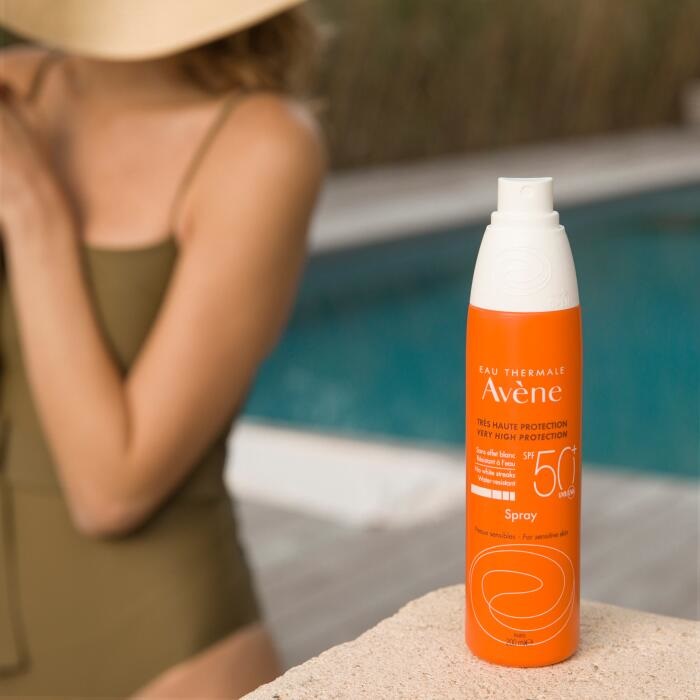 Avène Spray Solare SPF 50 200ml - Protezione Molto Alta per Pelli Sensibili, Resistente all'Acqua e Idratante