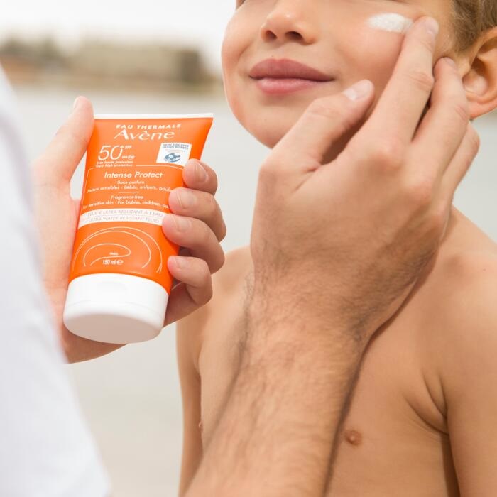 Avene Crema Solare SPF 50 Intense Protect 150 ml - Protezione Molto Alta per Neonati, Bambini e Adulti, Resistente all'Acqua e Adatta a Pelli Sensibili