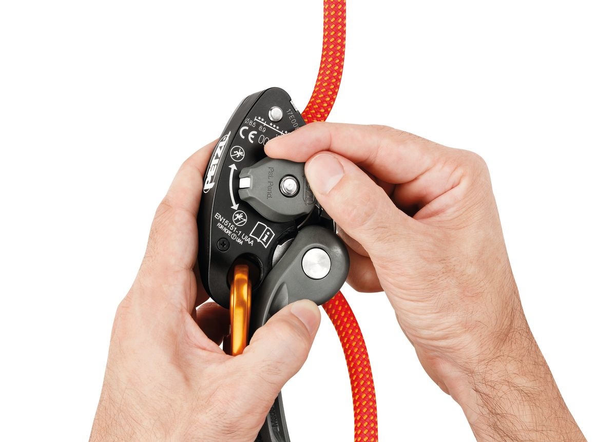 PETZL Grigri Plus - Assicuratore Unisex Adulto Arancione con Bloccaggio Assistito e Maniglia Antipanico, Taglia Unica