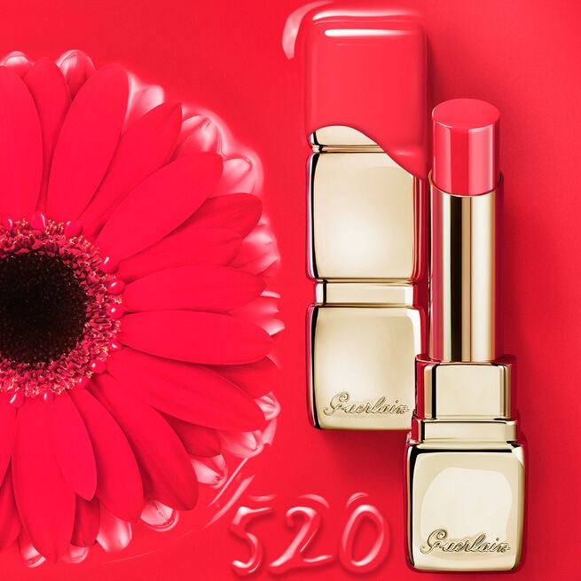Guerlain KissKiss Shine Bloom Rossetto Brillante 520 Love Bloom 3.2g - Idratante con 95% di Ingredienti Naturali