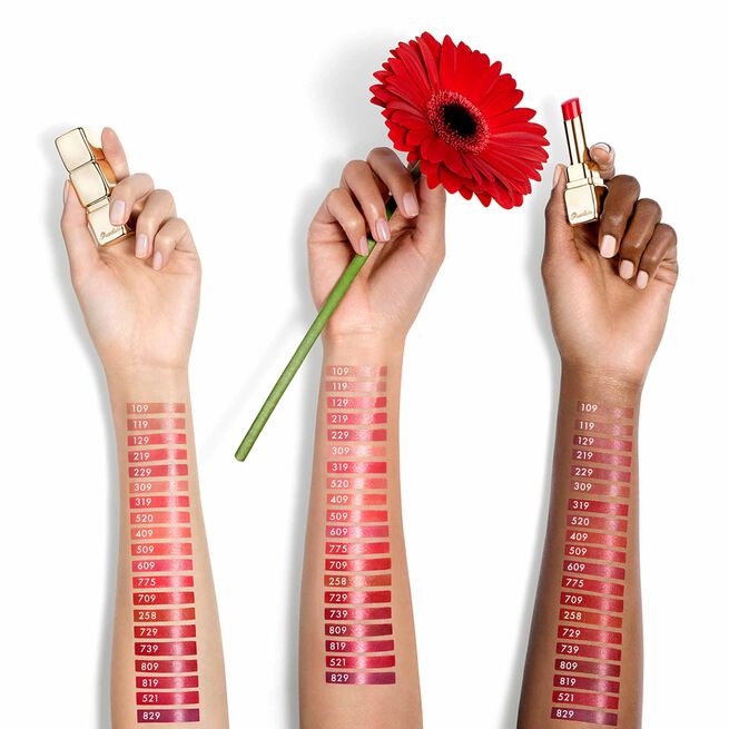 Guerlain KissKiss Shine Bloom Rossetto Brillante 520 Love Bloom 3.2g - Idratante con 95% di Ingredienti Naturali