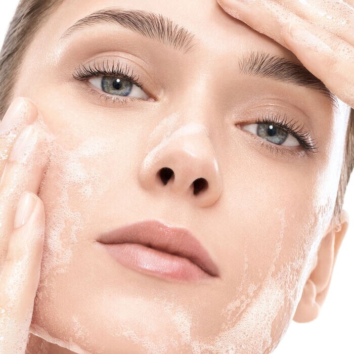 Guerlain Abeille Royale Cleansing Care-in-Mousse 175ml - Mousse Detergente Purificante con Mieli Riparatori e Pappa Reale, 90% Ingredienti Naturali