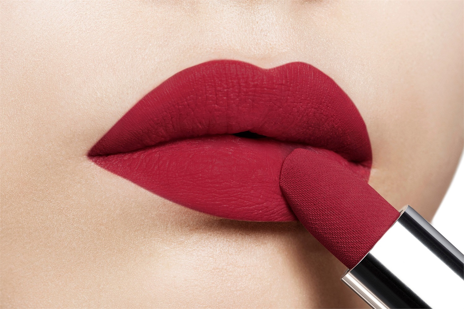 Dior Rouge Dior 755 Rouge Saga - Rossetto Velvet 3.5g con Stick Magnetico, Lunga Tenuta e Comfort Idratante