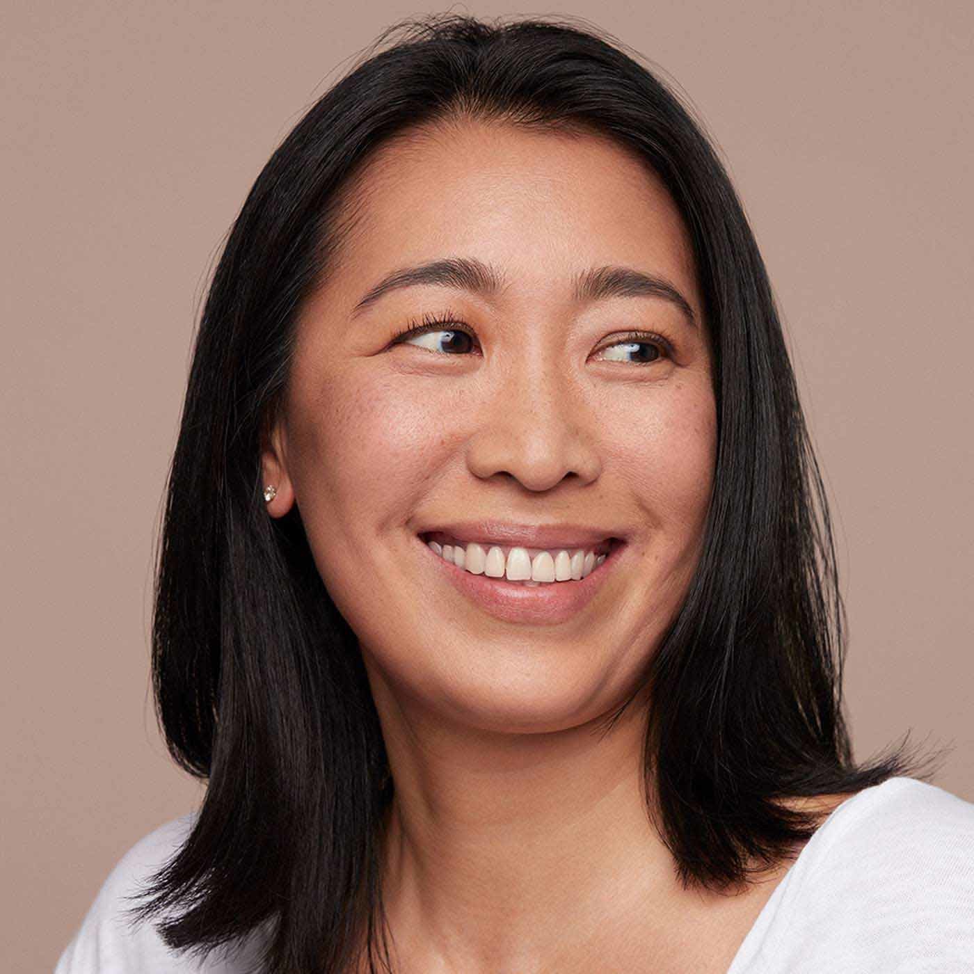 Clarins Skin Illusion Fondotinta Idratante 113 Chestnut 30 ml - Finish Ultra-Naturale e Effetto Pelle Nuda