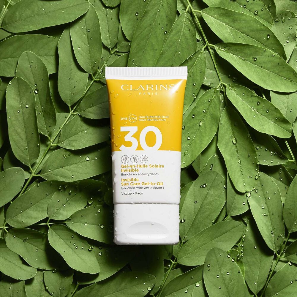Clarins Gel-Olio Solare Invisibile Viso SPF 30 - 50 ml, Texture Setosa e Applicabile su Pelle Umida