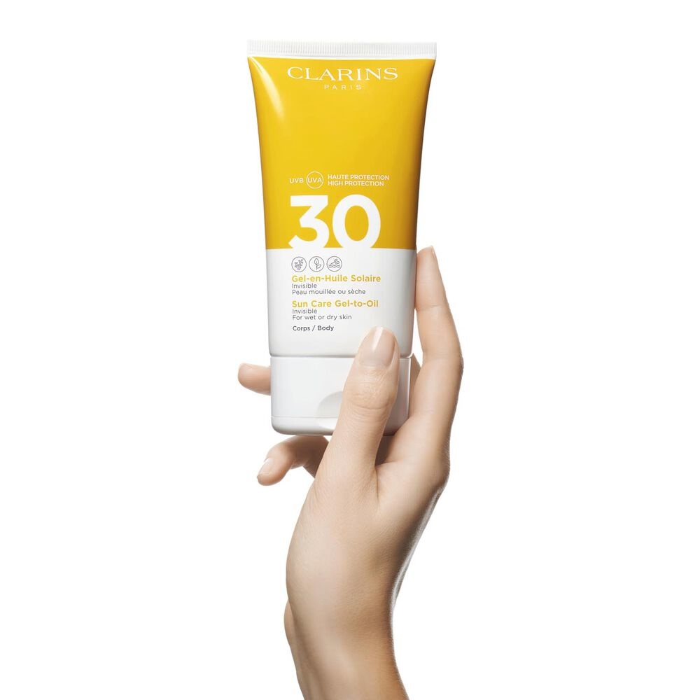 Clarins Gel-Olio Solare Corpo Invisibile SPF30 - Alta Protezione per Tutti i Tipi di Pelle, Texture Gel Applicabile su Pelle Bagnata