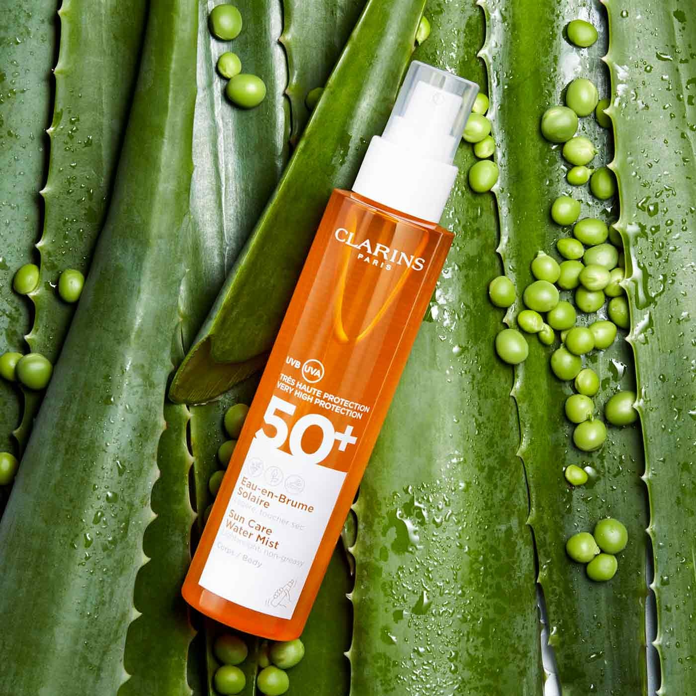 Clarins Acqua in Spray Solare SPF 50 150 ml - Protezione Molto Alta, Idratante e Fresco