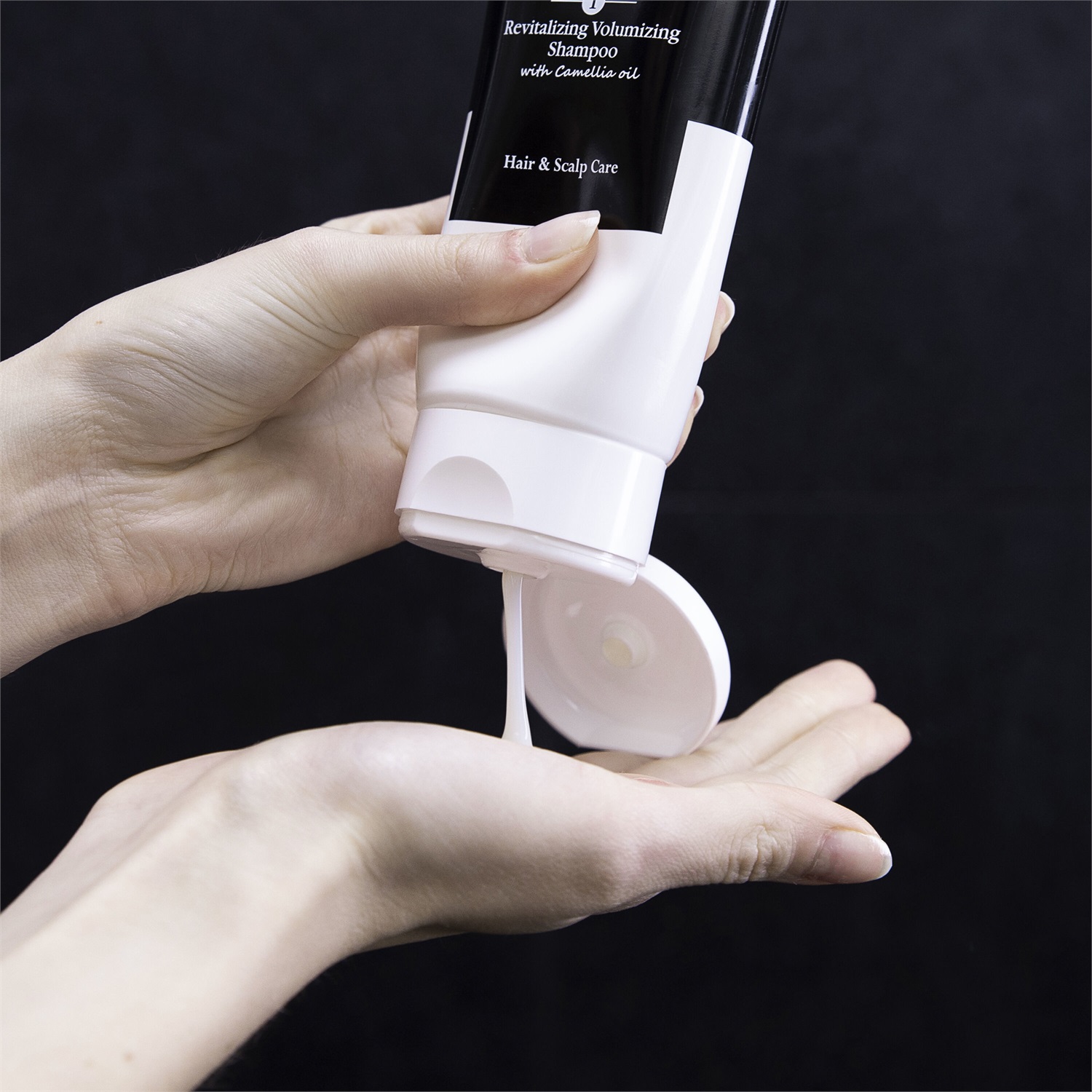 Sisley Hair Rituel Soin Lavant Revitalisant Volumateur à l'Huile de Camélia 200 ml - Shampoo Volumizzante e Rivitalizzante