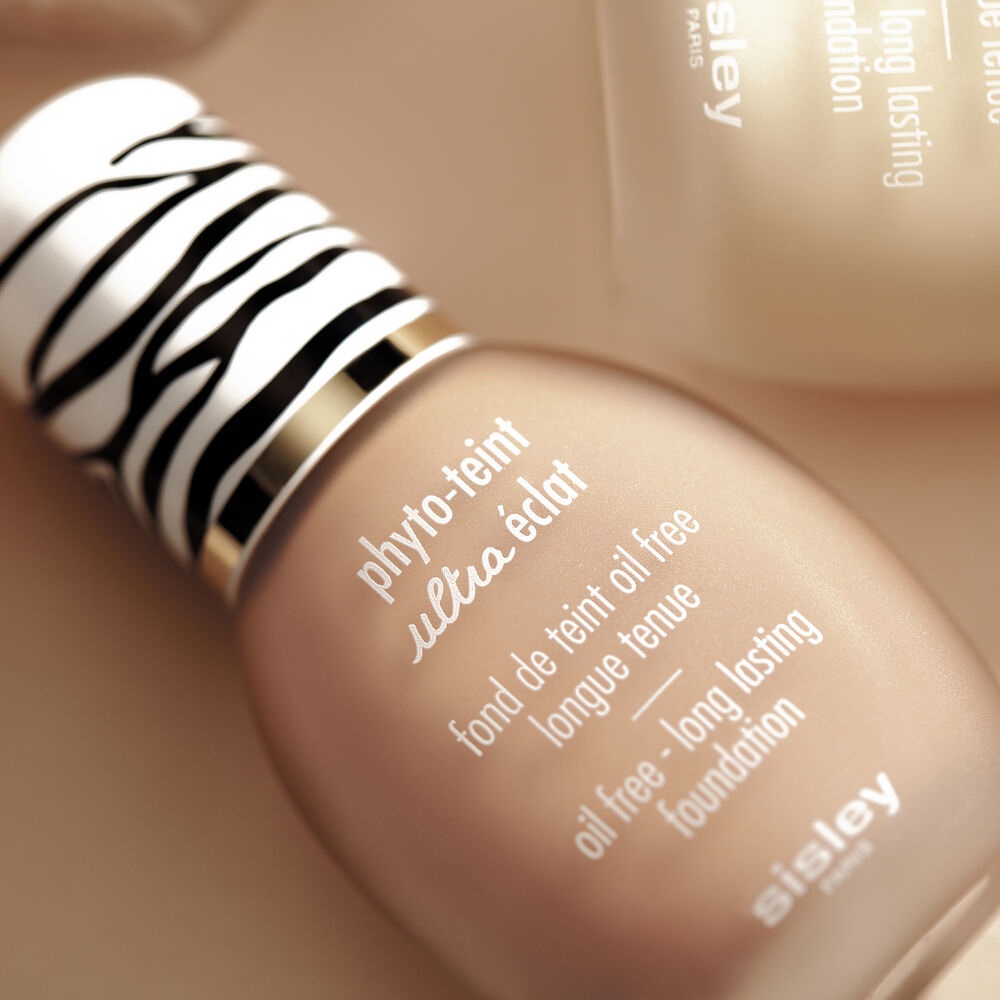 Sisley Phyto-Teint Ultra Éclat Fondotinta Liquido 30 ml 5 Golden - Effetto Blur, Oil Free, Luminosità e Lunga Tenuta
