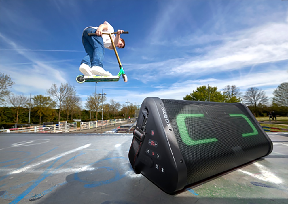 BigBen PARTY Kbox IP AU387056 - Altoparlante Bluetooth 20W con Effetti Luminosi e 2 Microfoni