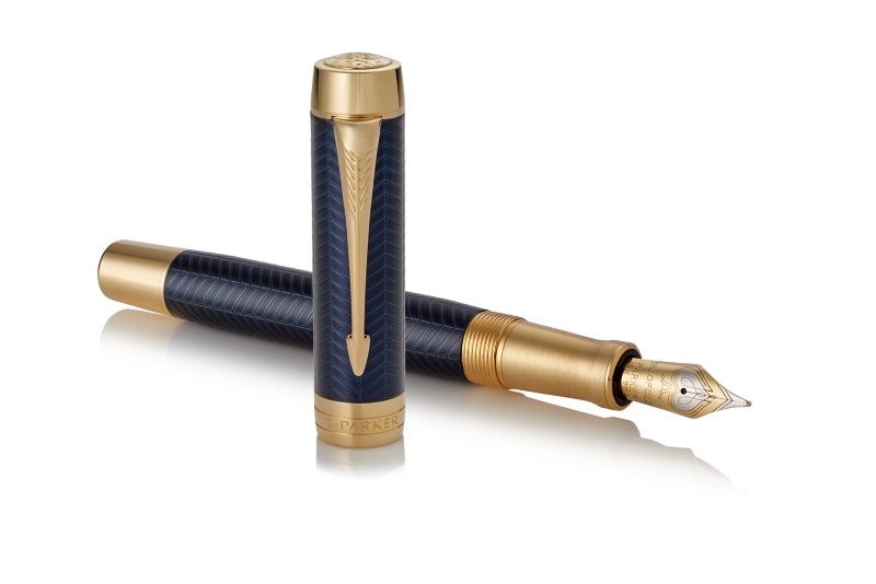 Parker Duofold Prestige Penna Stilografica Blu Chevron, Punta in Oro Puro Sottile, Inchiostro Nero e Adattatore