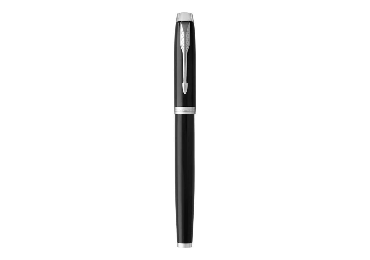 Parker IM Penna Roller Nero Laccato con Finiture Cromate, Punta Fine e Inchiostro Nero - Elegante Confezione Regalo