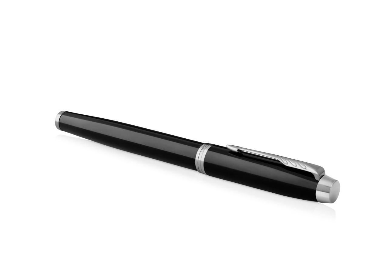 Parker IM Penna Roller Nero Laccato con Finiture Cromate, Punta Fine e Inchiostro Nero - Elegante Confezione Regalo