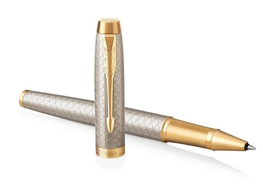 PARKER IM Premium Penna Roller Warm Grey - Punta Fine con Ricarica di Inchiostro Nero e Finiture Golden Trim