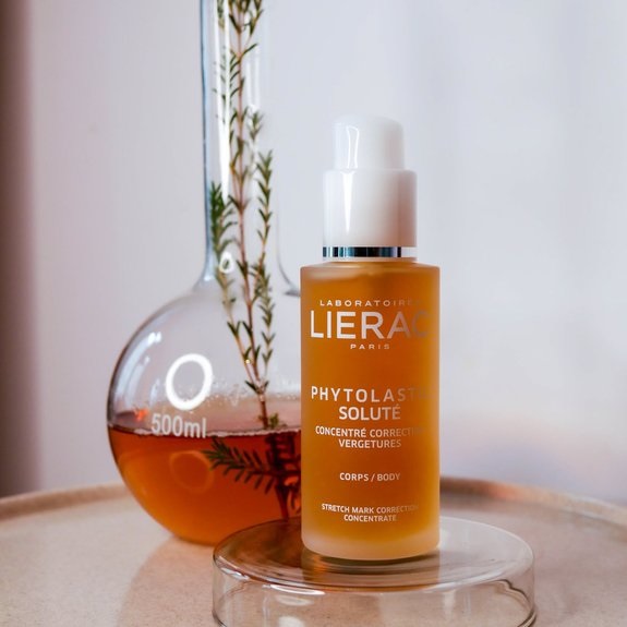 Lierac Phytolastil Soluté Siero-Gel Correzione Smagliature 75 ml - Alchemilla, Edera, Equiseto, Non Grasso e Altamente Concentrato