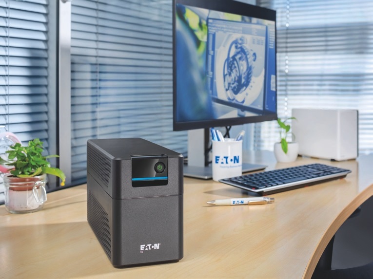 Eaton 5E 1600 USB Gruppo di Continuità (UPS) A Linea Interattiva 1,6 kVA 900 W con 6 Prese AC - Nero