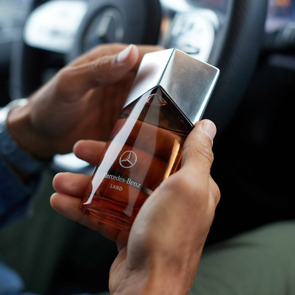 Mercedes-Benz Land Eau de Parfum 60 ml Uomo - Fragranza Fresca ed Energetica, Lancio 2023, Naso Anne Flipo