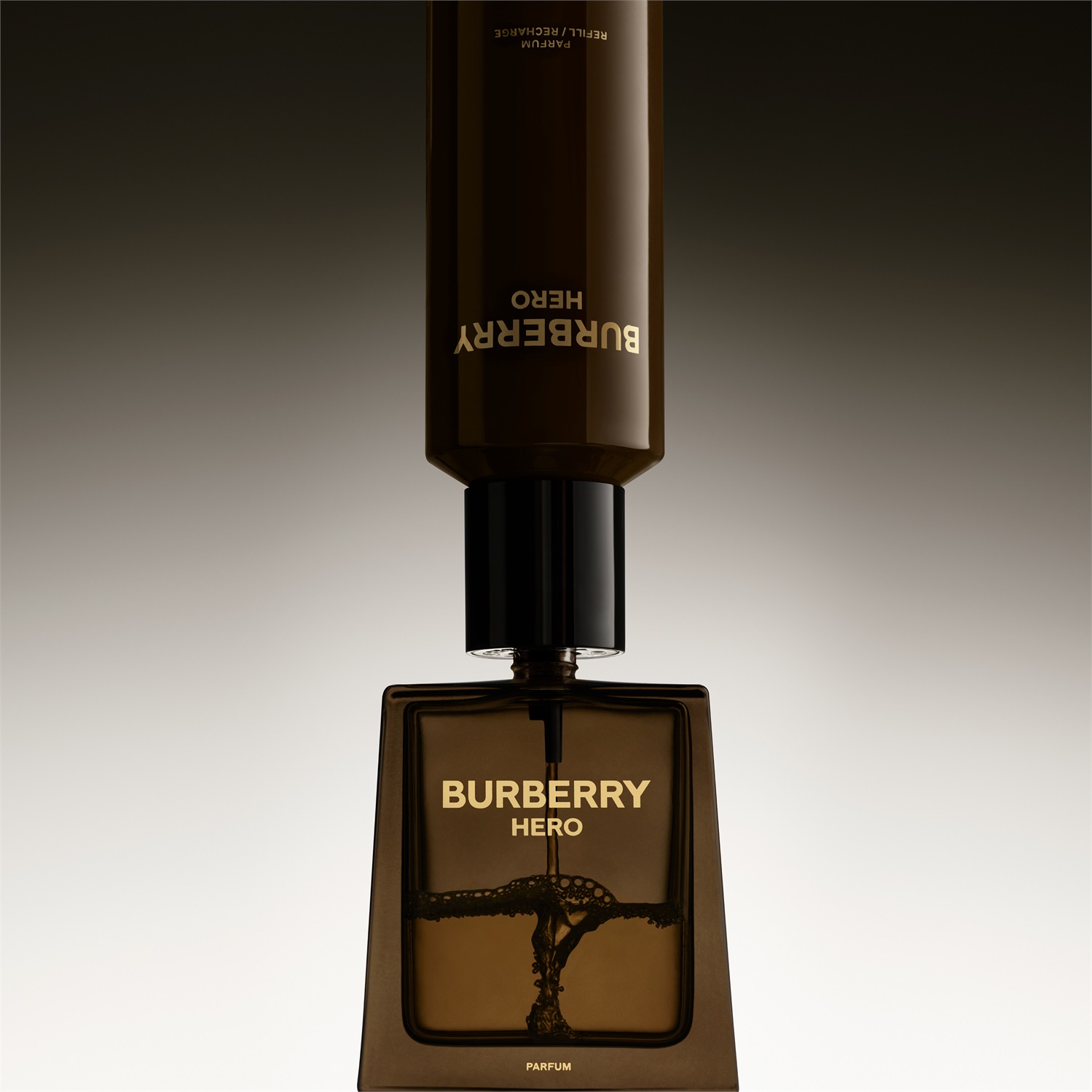 Burberry Hero Parfum Uomo Ricarica 200 ml - Eau de Parfum Intenso con Note di Legno di Cedro e Amyris