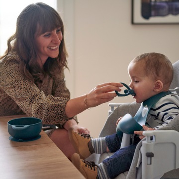 BABYMOOV Set Pappa FIRST'ISY 6-12 Mesi - Ciotola con Ventosa, Cucchiaio Ergonomico e Bavaglino Regolabile in Silicone - Design Cane Blu