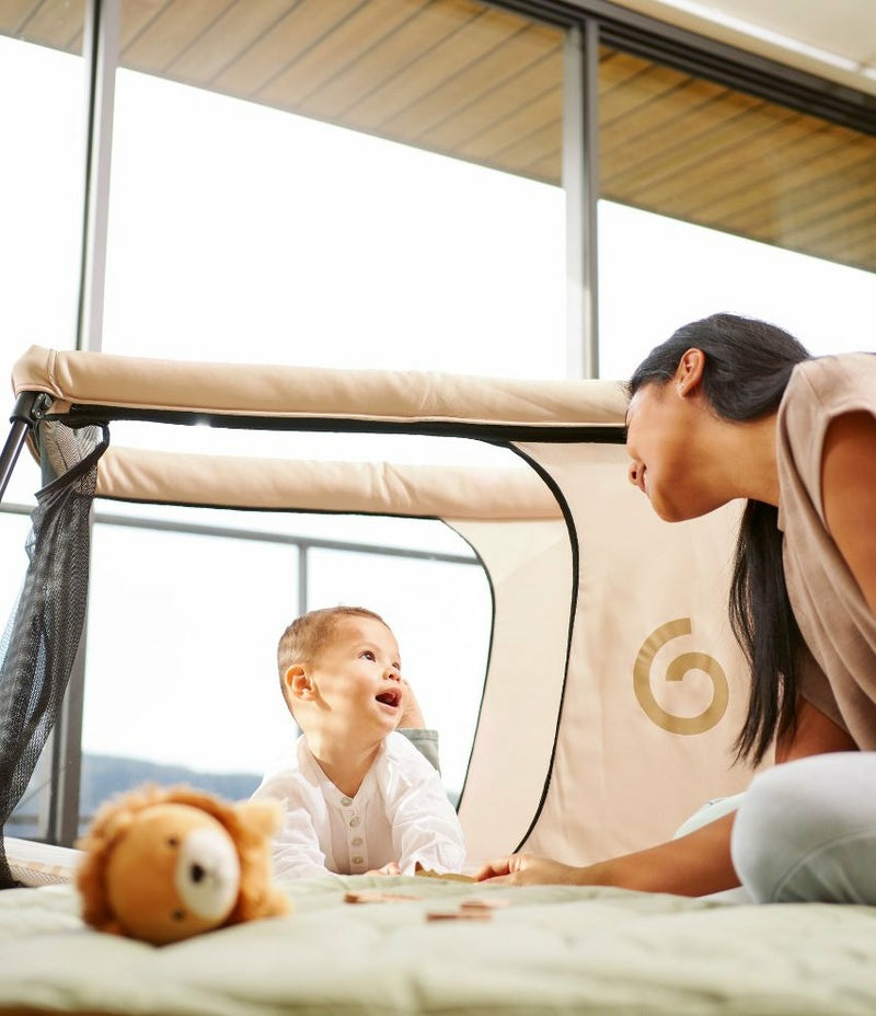 Babymoov Lettino da viaggio Moov & Sleep - Ultra Compatto e Leggero (<5kg), Montaggio Rapido, Dalla Nascita a 4 Anni, Confortevole con Materassino in Tencel