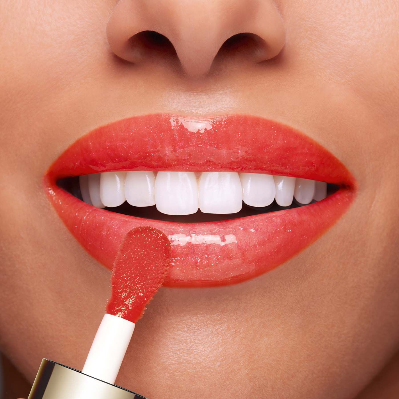 Clarins Lip Comfort Oil 08 Strawberry 7ml - Olio Labbra Nutriente e Protettivo con 93% Ingredienti Naturali