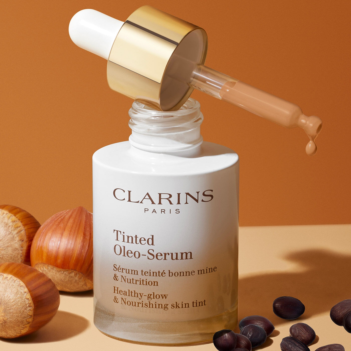 Clarins Tinted Oleo-Serum Fondotinta in Siero 04 - 30 ml, Coprenza Modulabile, Nutriente e Idratante