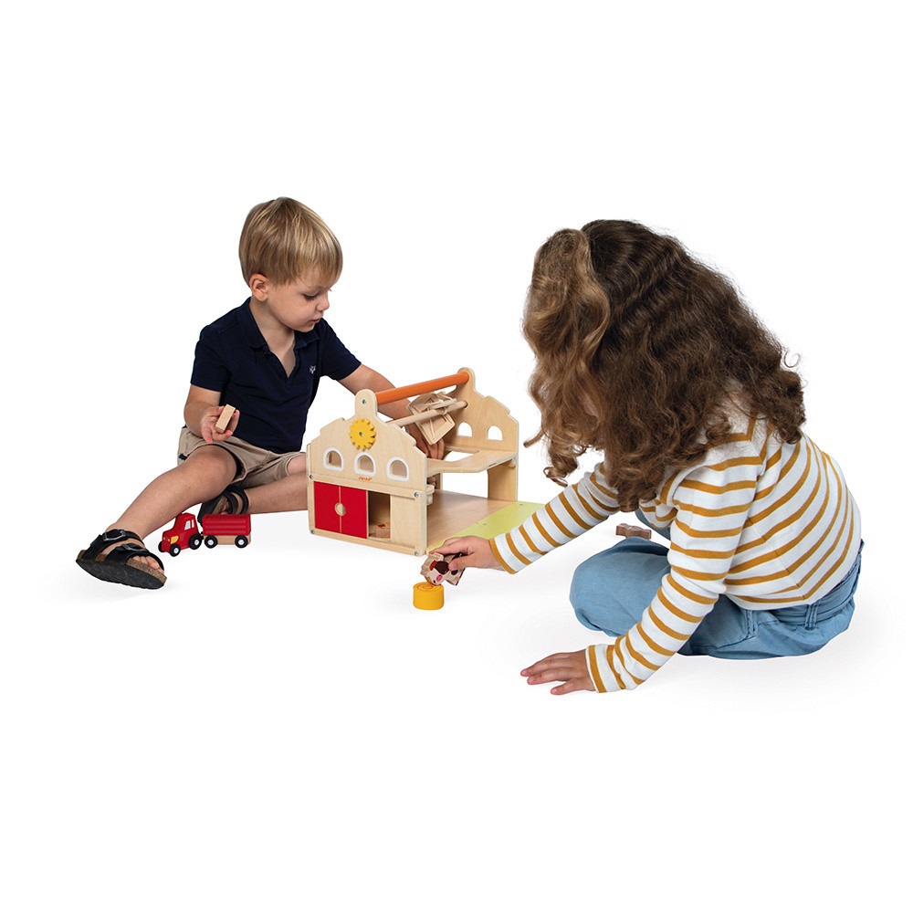 Janod La Mia Prima Fattoria in Legno - 16 Accessori - Giocattolo di Imitazione per Bambini dai 24 Mesi - Sviluppa la Manualità e Stimola l'Immaginazione