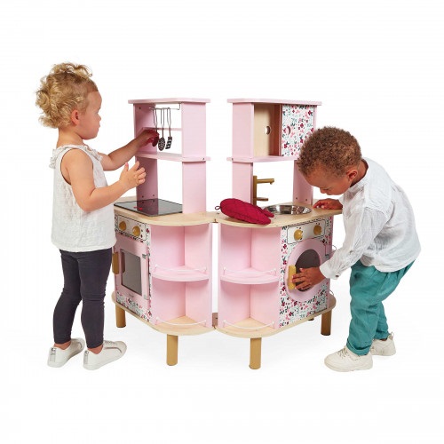 Janod J06616 Cucina in Legno a Due Lati con 8 Accessori Inclusi, Forno, Manopole Girevoli e Piastra Sonora - Colore Pink, dai 3 Anni